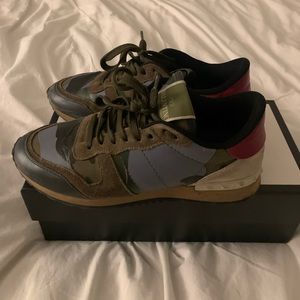 Valentino rockrunner low camouflage sneakers